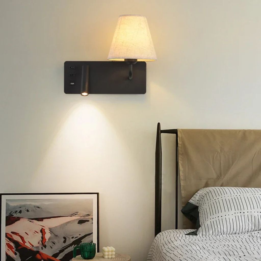Applique murale blanche avec liseuse