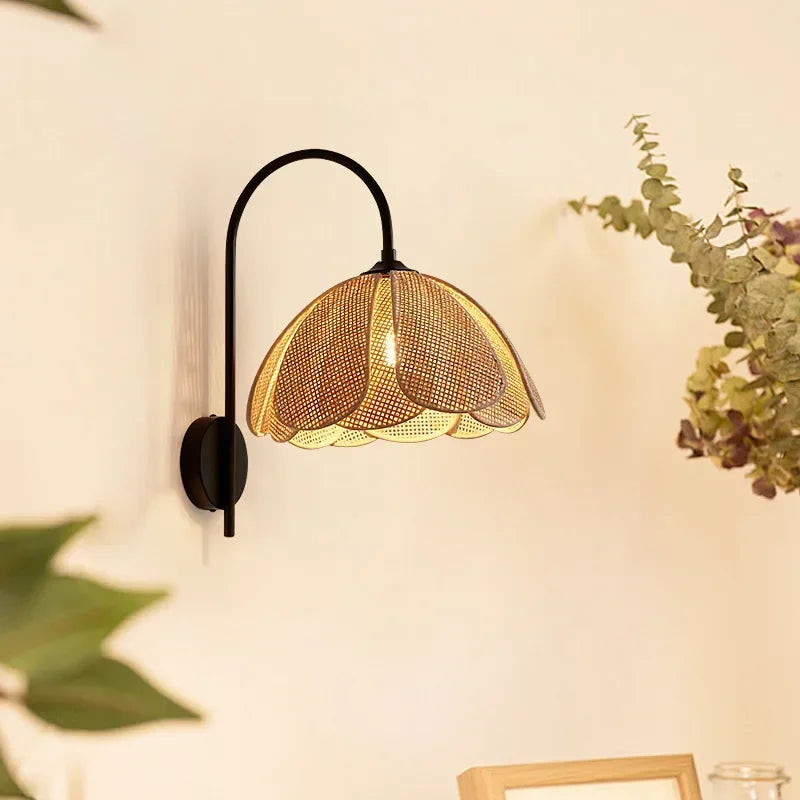 Applique murale fleur rotin