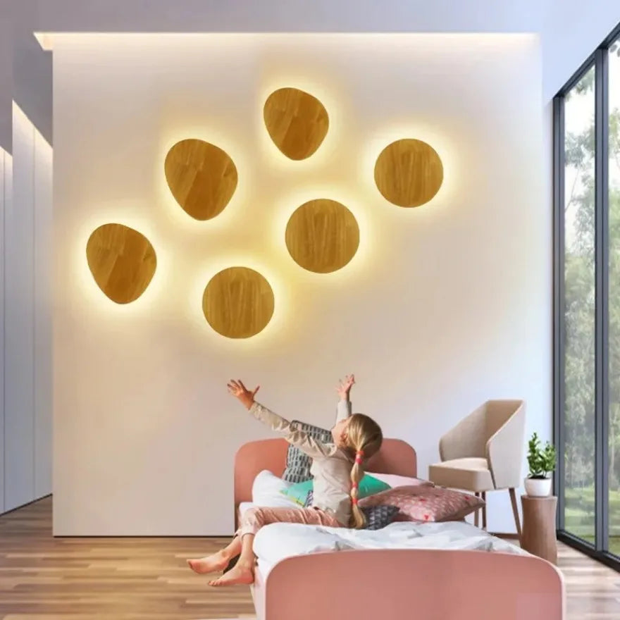 Applique murale LED bois circulaire gravée style minimaliste