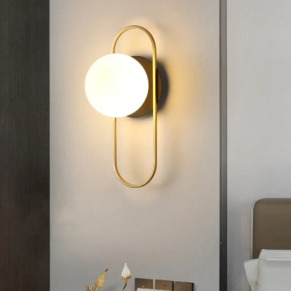 Applique murale dorée style minimaliste